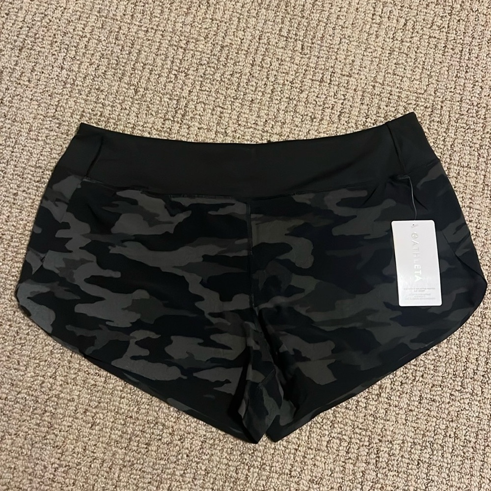 NWT Athleta Run With It 3.5” Short